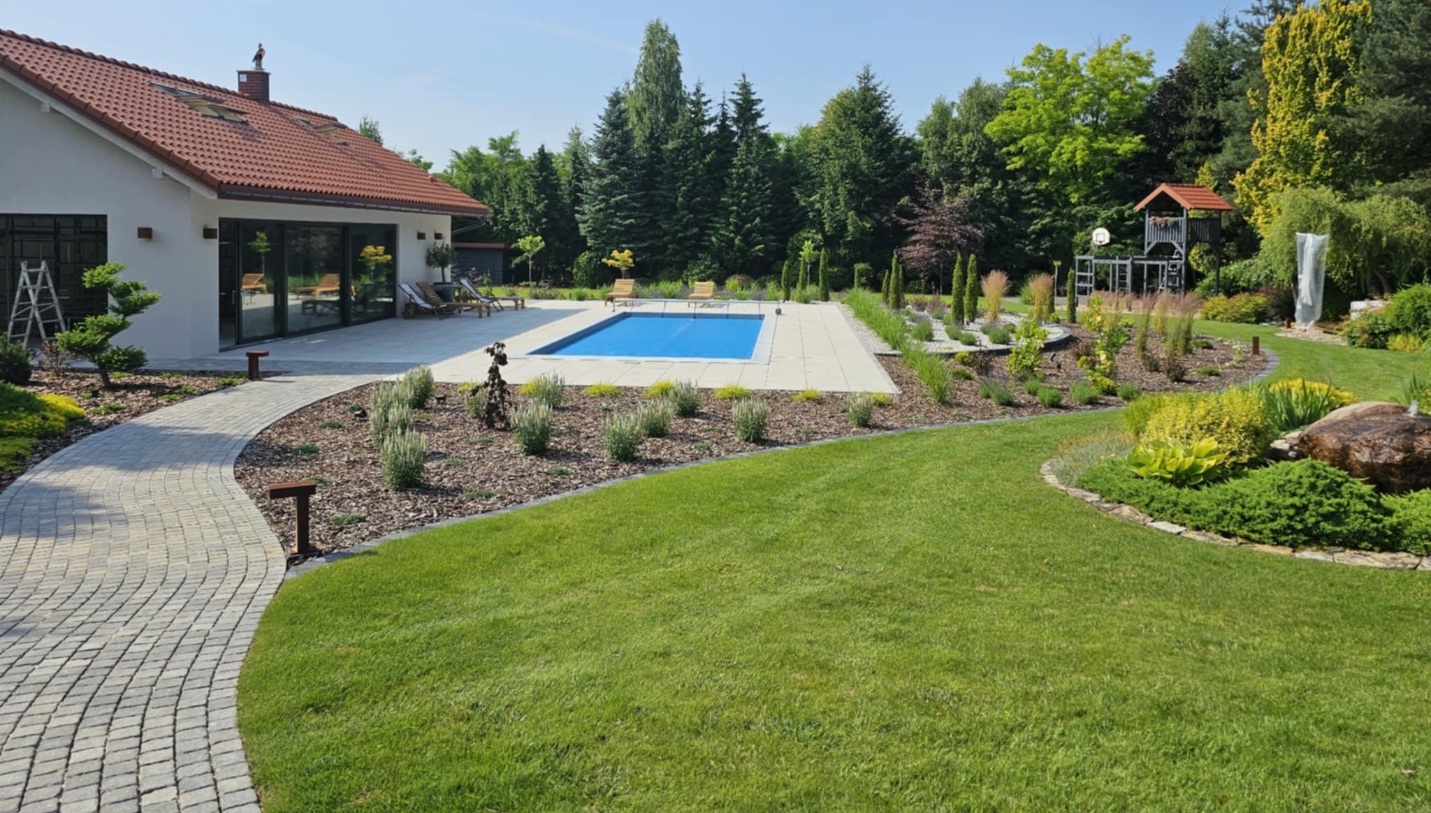 Ogr&oacute;d z basenem Quercus Mikołajczyk